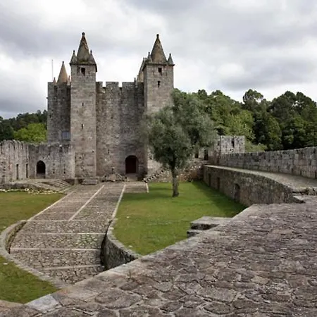 Dos Loios 2* サンタ・マリア・ダ・フェイラ