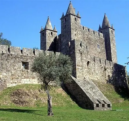 Dos Loios فندق