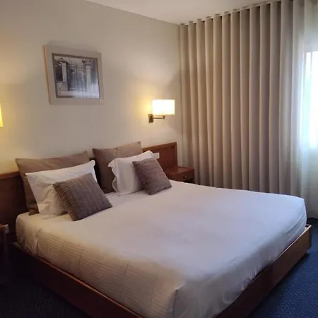 Dos Loios 2* サンタ・マリア・ダ・フェイラ